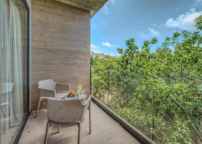 Stylish Ph With Private Pool-gym-superstore *