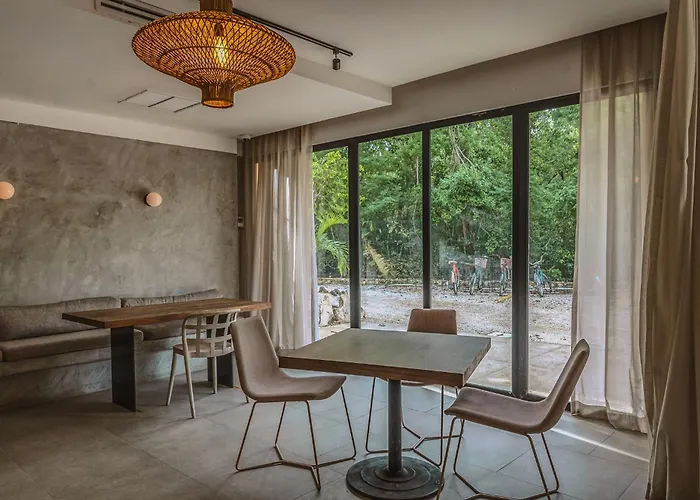 Stylish Ph With Private Pool-gym-superstore *