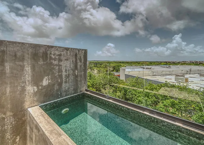 Stylish Ph With Private Pool-gym-superstore
