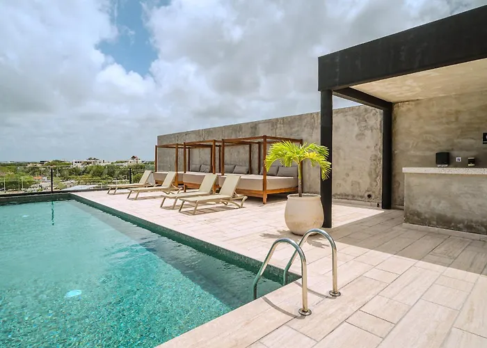 Stylish Ph With Private Pool-gym-superstore *