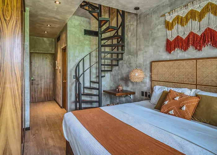 Stylish Ph With Private Pool-gym-superstore *